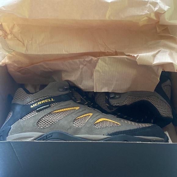 Waterproof Men’s Merrell Hiking Boots - Picture 4 of 5